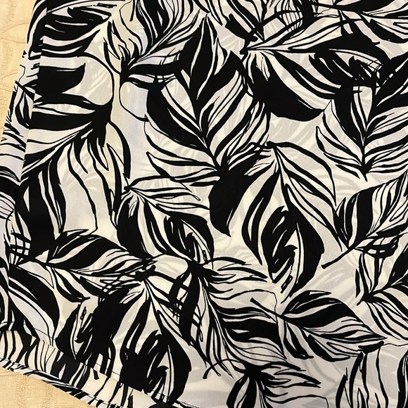 Mossimo black and white feathery design cold shoulder blouse - Picture 5 of 5